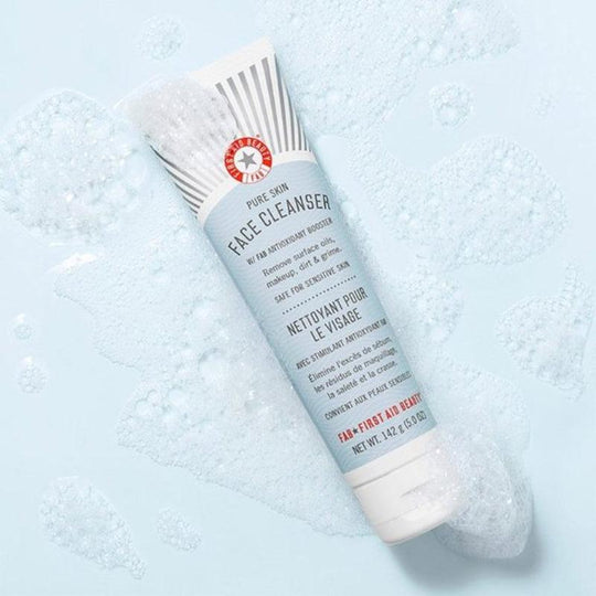 FIRST AID BEAUTY ชุด Essential Trio For All Skin Types (คลีนเซอร์ 142 กรัม + โทนเนอร์แพด 60 แผ่น + ครีม 170 กรัม)