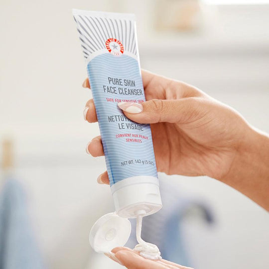 FIRST AID BEAUTY ชุด Essential Trio For All Skin Types (คลีนเซอร์ 142 กรัม + โทนเนอร์แพด 60 แผ่น + ครีม 170 กรัม)