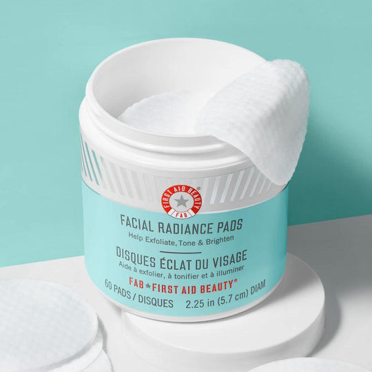 FIRST AID BEAUTY ชุด Essential Trio For All Skin Types (คลีนเซอร์ 142 กรัม + โทนเนอร์แพด 60 แผ่น + ครีม 170 กรัม)