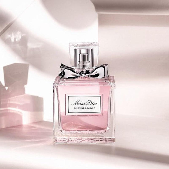 クリスチャンディオール ブルーミングブーケ オーデトワレ 香水