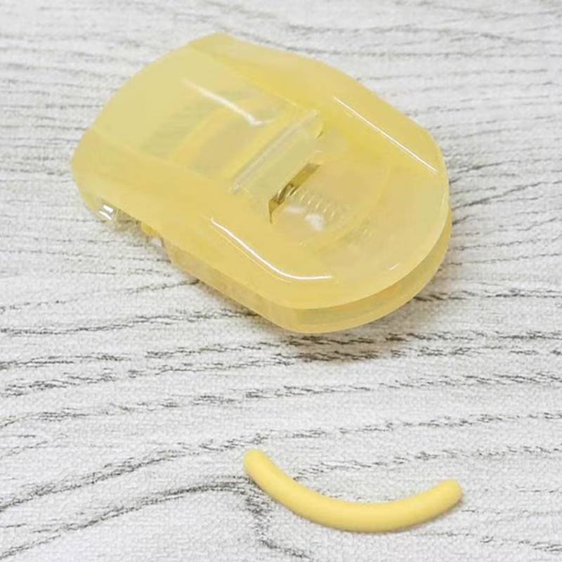Sanrio Pompompurin Portable Eyelash Curler (Yellow) 1pc